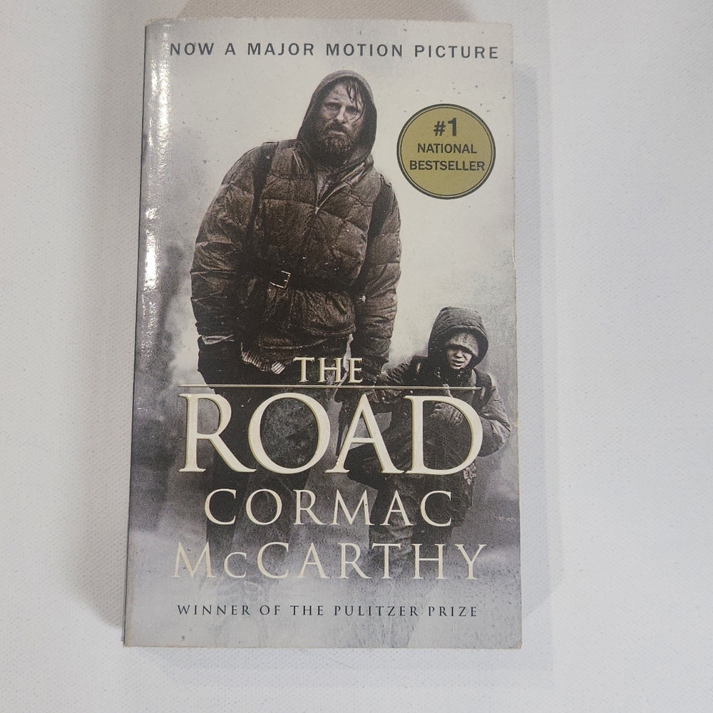 The Road By Cormac McCarthy Pulitzer Prize Winning Paperback Fiction 2006